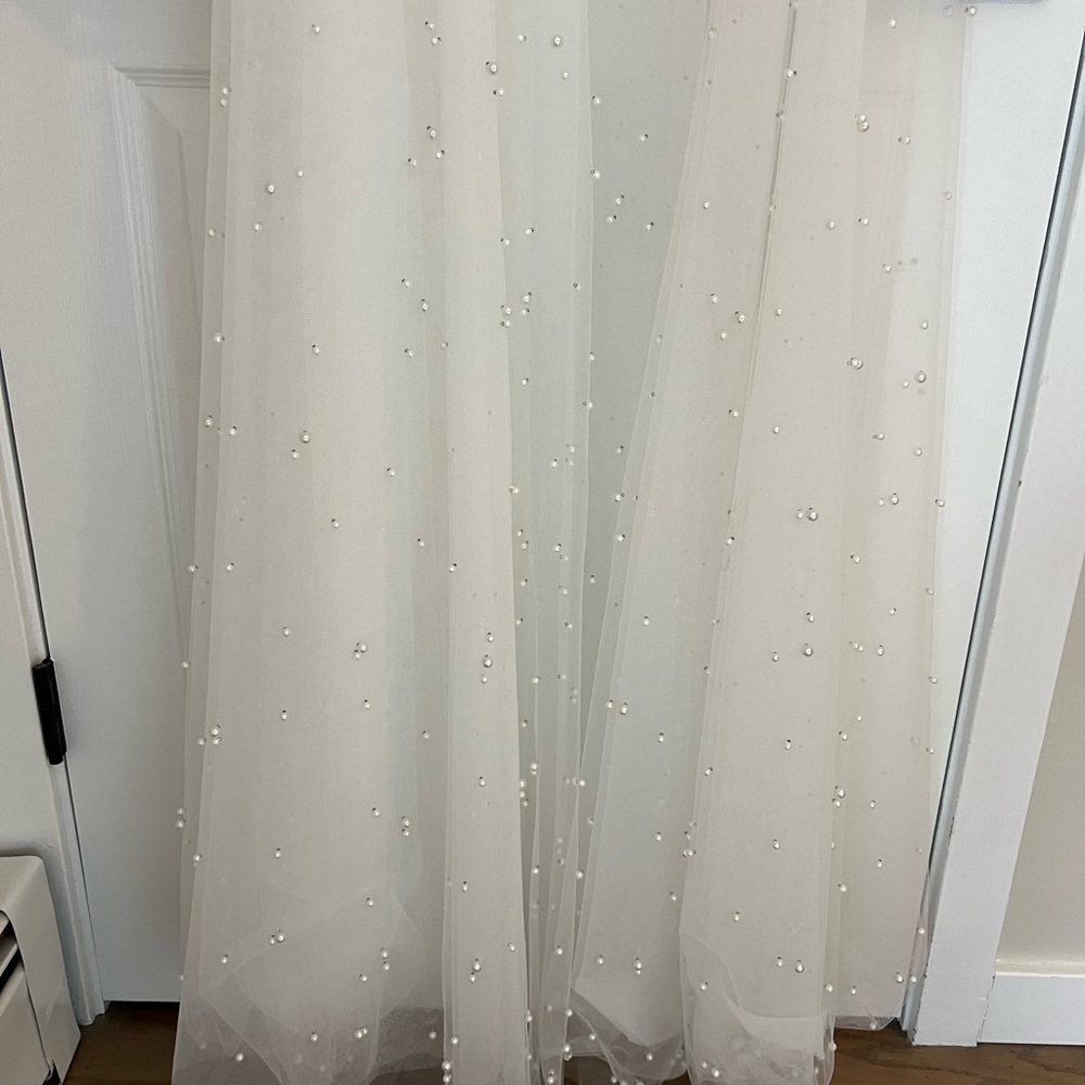 Pearl Robe - Picture 7 of 9